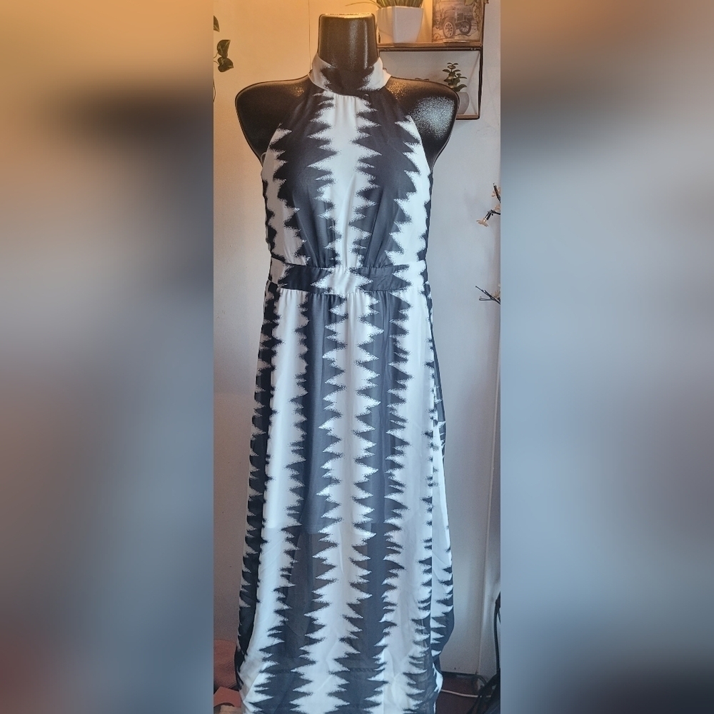 Xtaren Black And White Patterned Halter Neckline Maxi Dress Size L